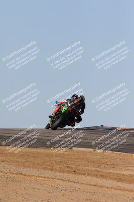 media/Feb-06-2025-Racers Edge (Thu) [[c17ed6f7b1]]/2-B Group/Session 4 End (Turn 10 Backside)/